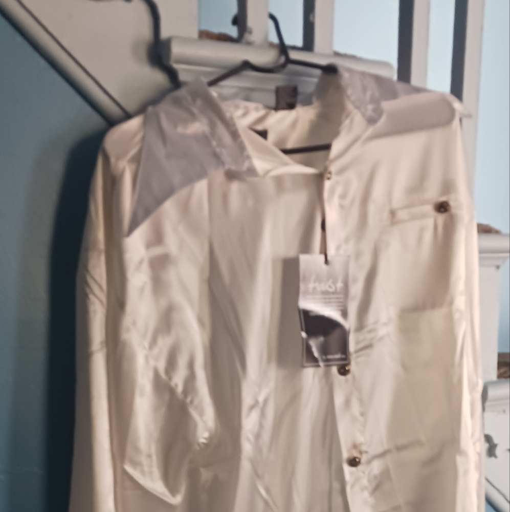 Woman's clothes - Picture 8 of 11